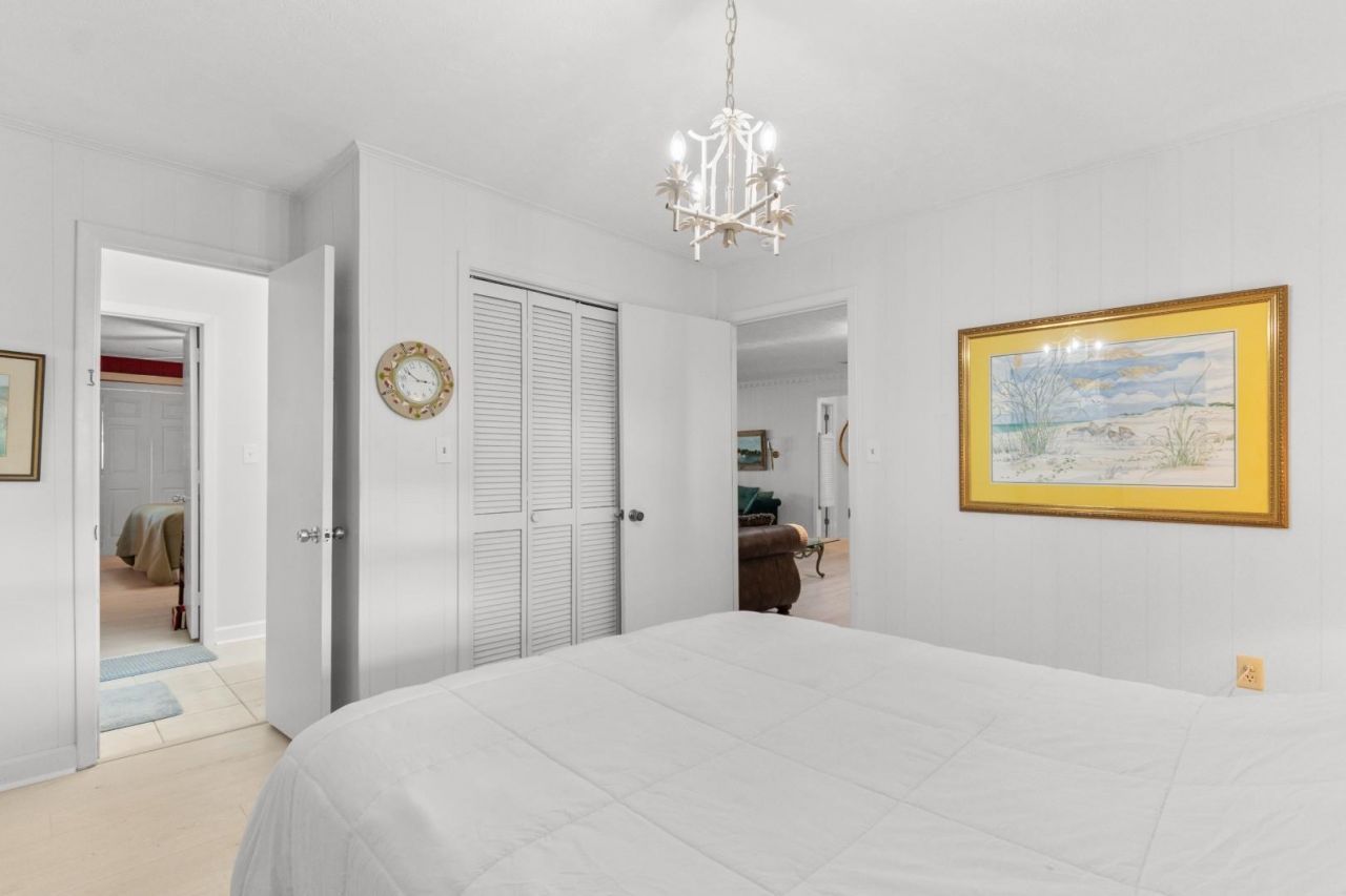 334 53rd Ave. N Photo 19