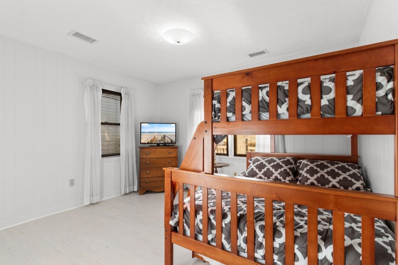 334 53rd Ave. N Photo 20