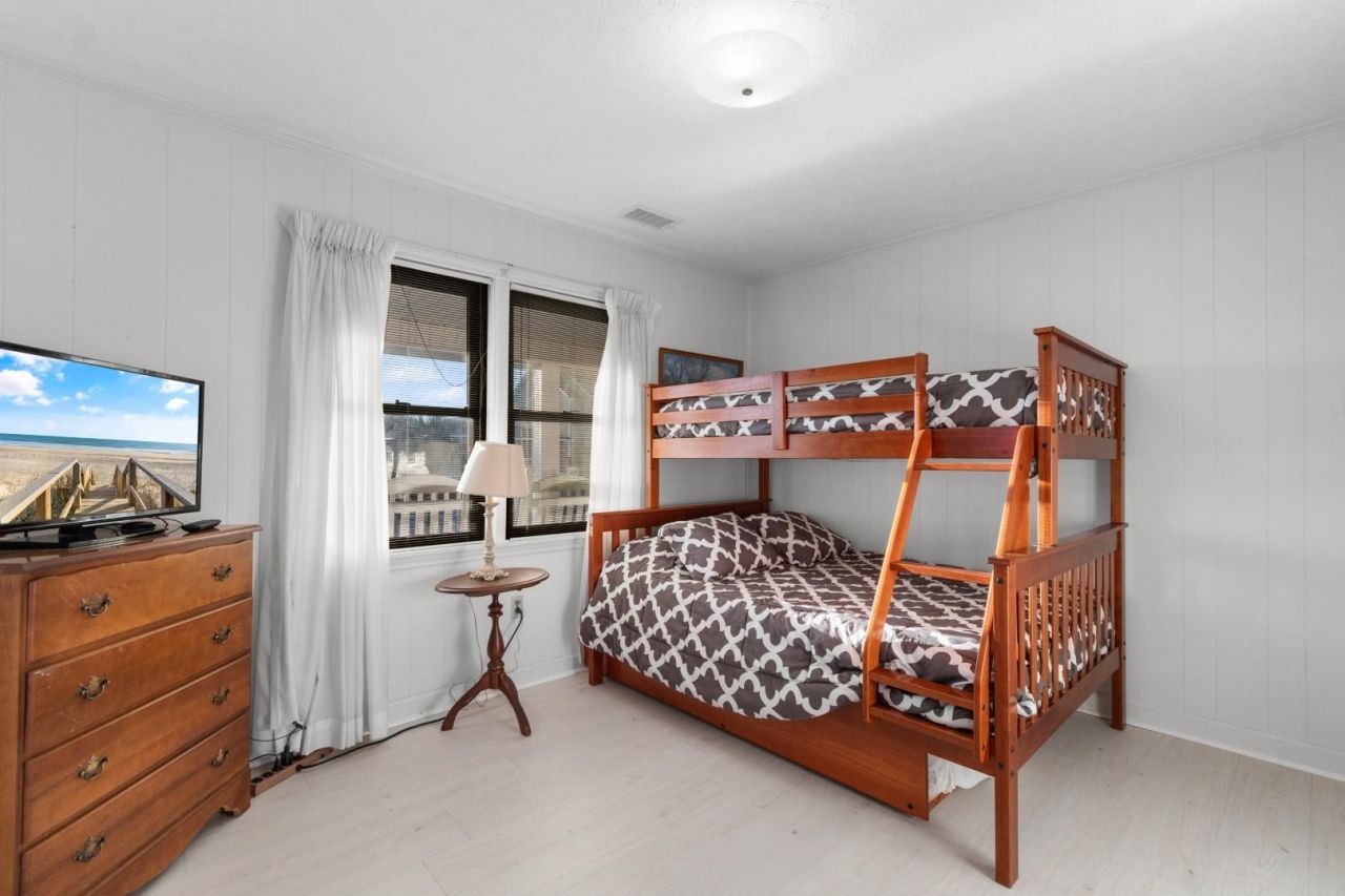 334 53rd Ave. N Photo 21