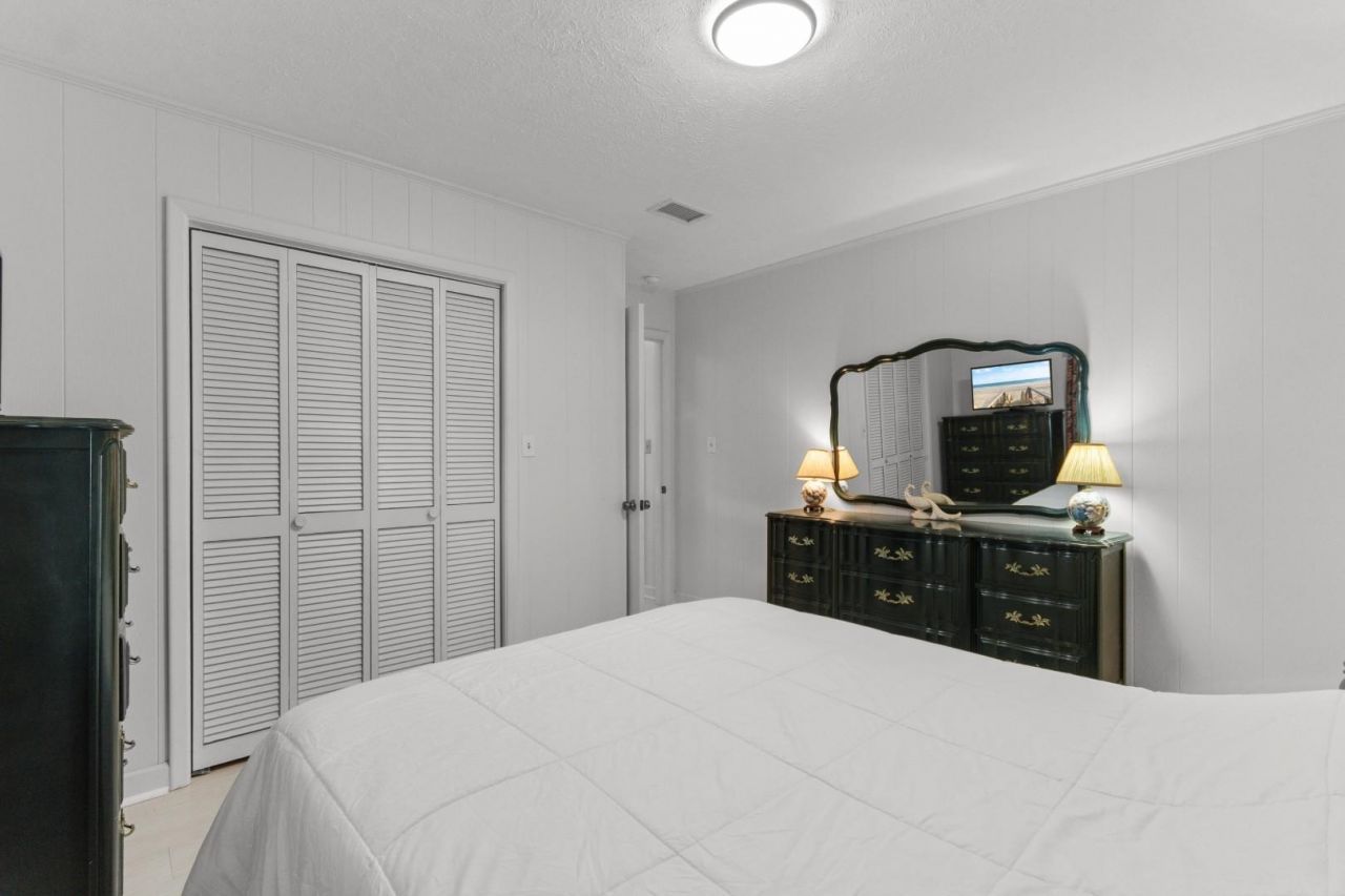 334 53rd Ave. N Photo 24