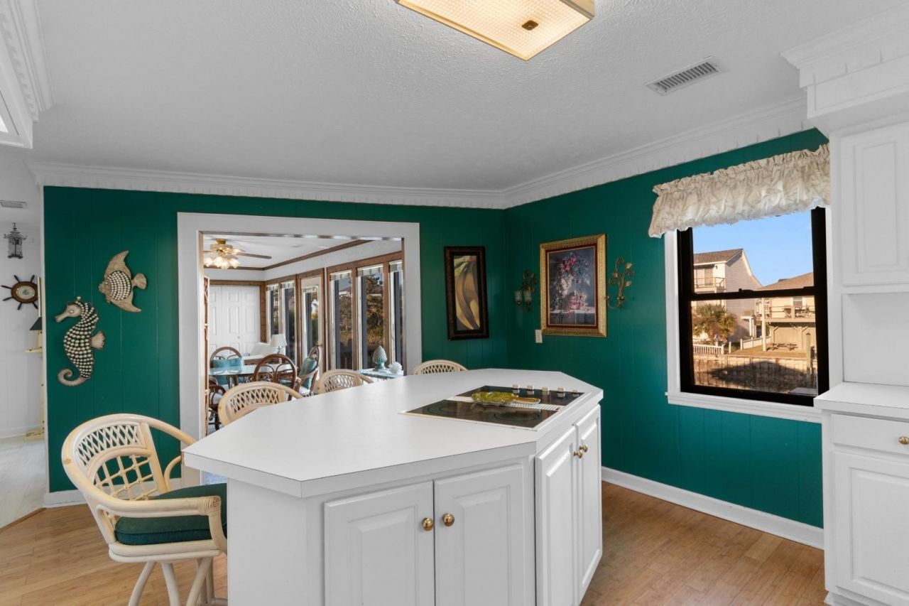 334 53rd Ave. N Photo 6