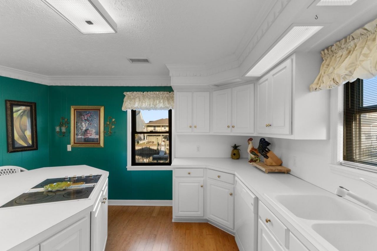 334 53rd Ave. N Photo 7