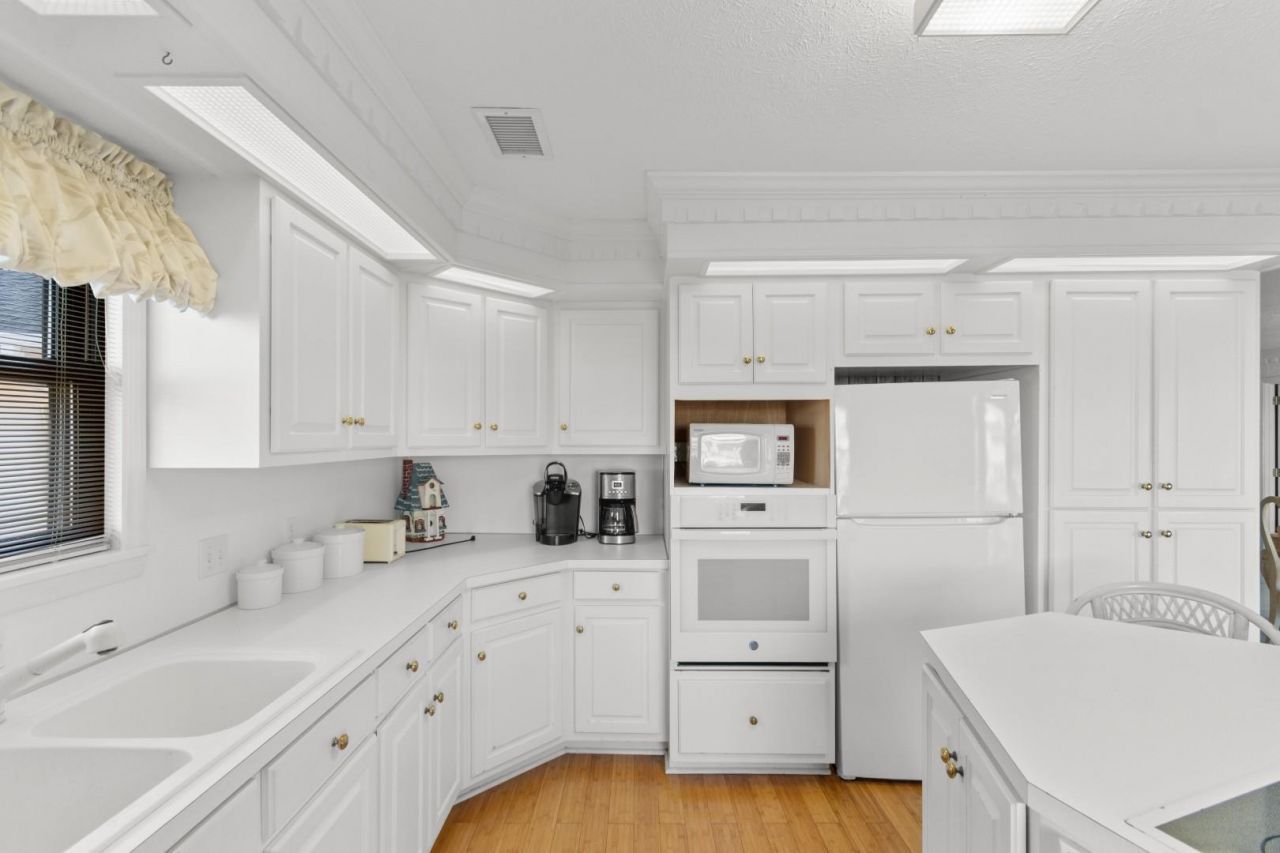 334 53rd Ave. N Photo 8