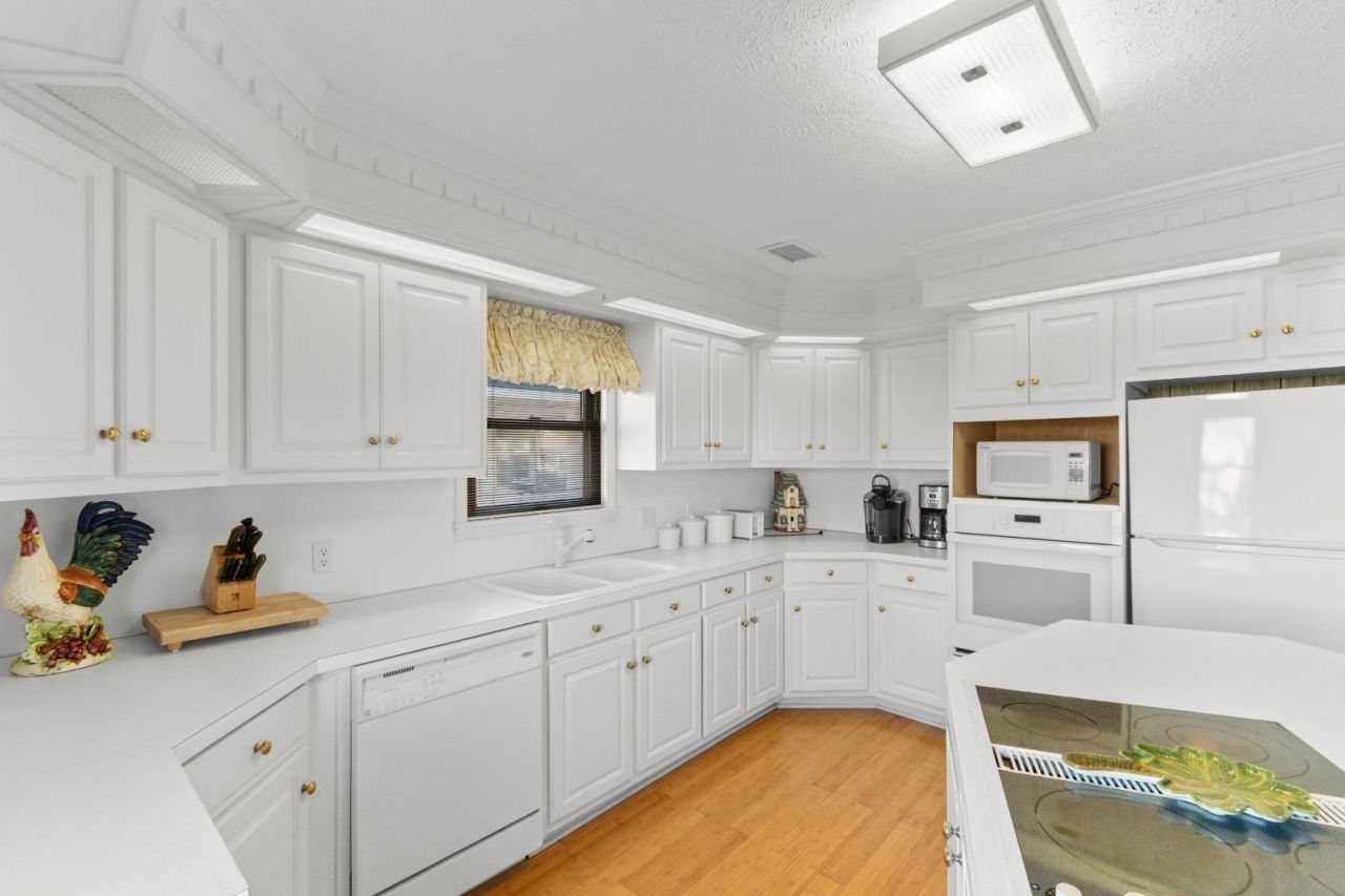 334 53rd Ave. N Photo 9