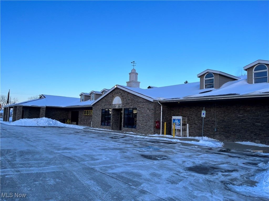 42 Maple Street, Apple Creek, OH 44606