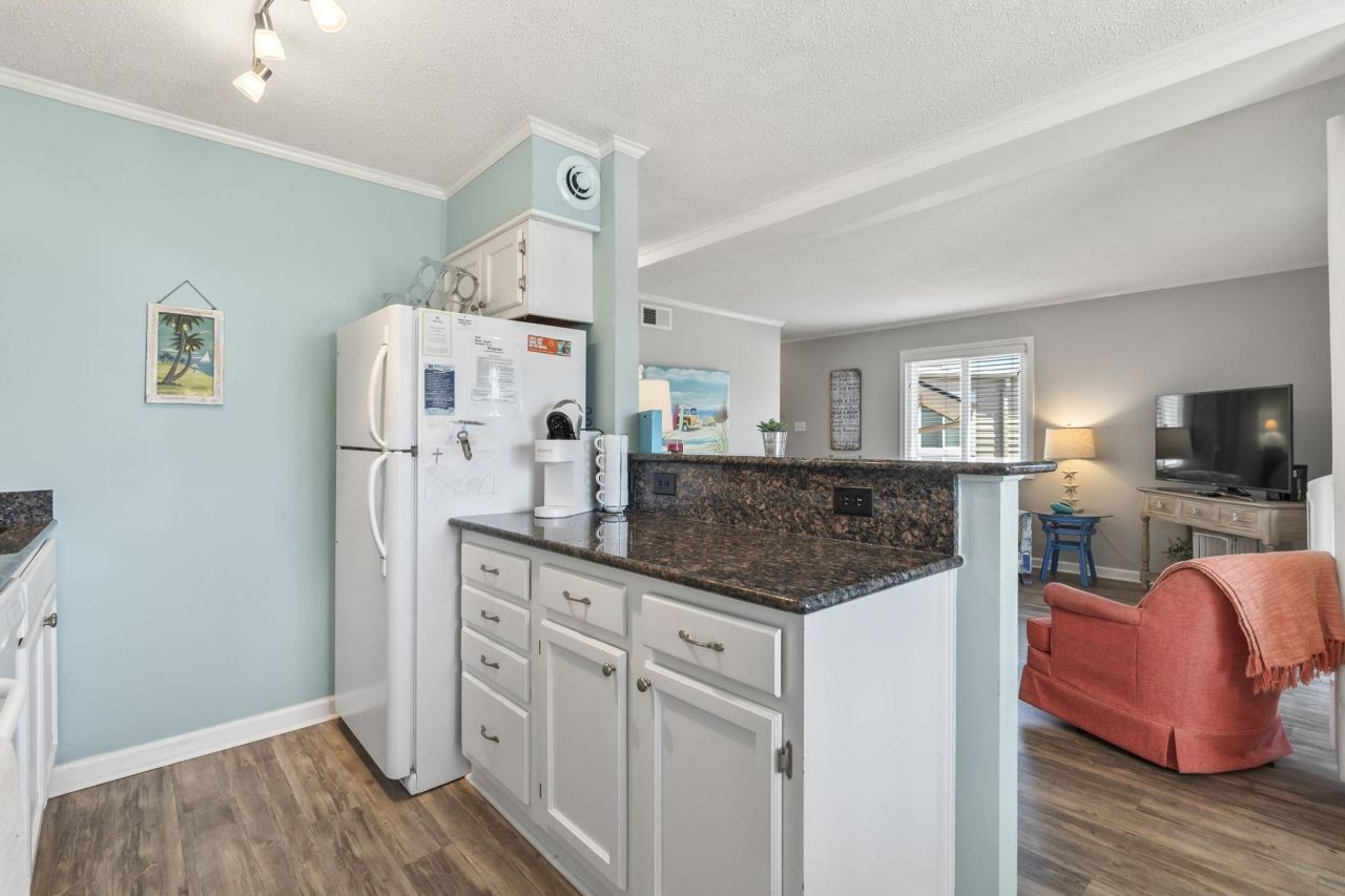 609 Hillside Dr. S Photo 18