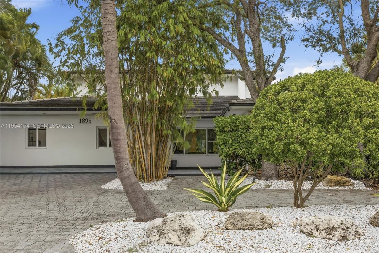 1895 NE 118th Rd, North Miami, FL 33181 Photo