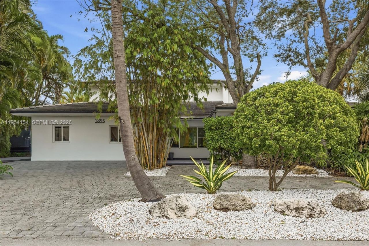 1895 NE 118th Rd, North Miami, FL 33181 Photo