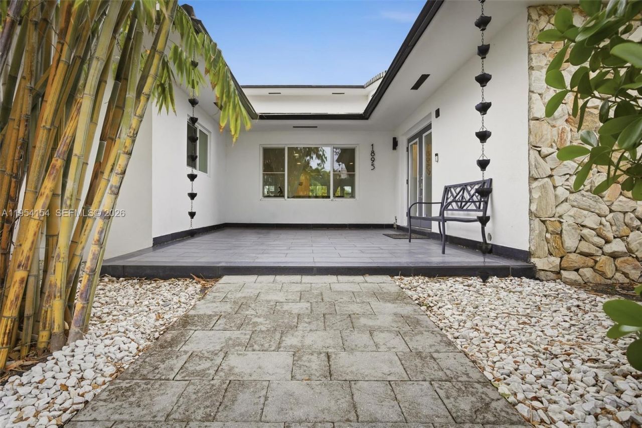 1895 NE 118th Rd, North Miami, FL 33181 Photo