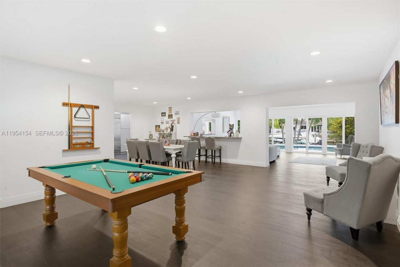 1895 NE 118th Rd, North Miami, FL 33181 Photo