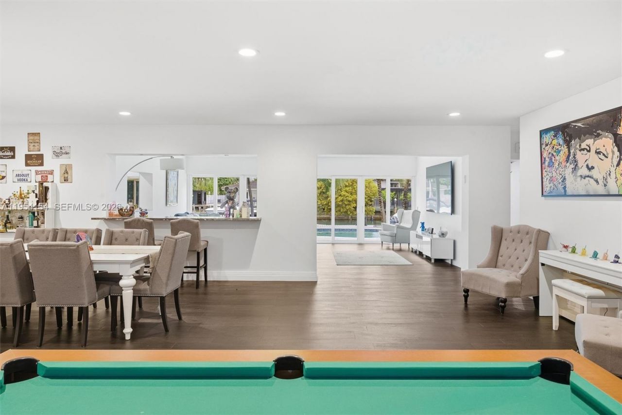 1895 NE 118th Rd, North Miami, FL 33181 Photo