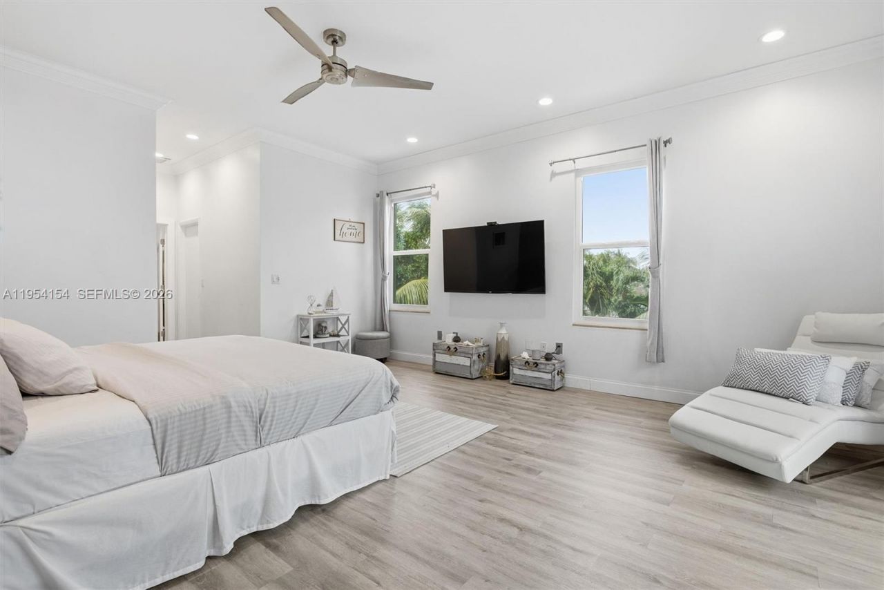 1895 NE 118th Rd, North Miami, FL 33181 Photo