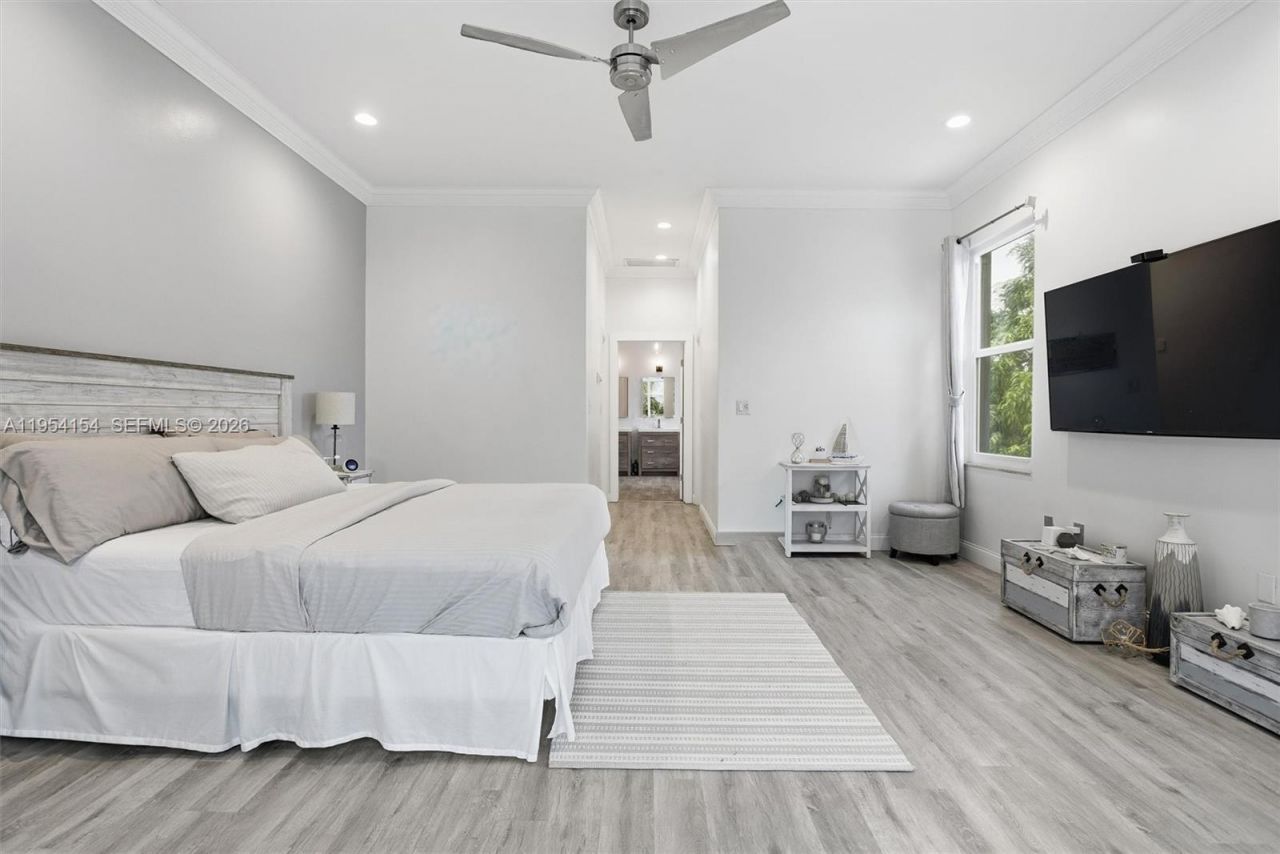 1895 NE 118th Rd, North Miami, FL 33181 Photo