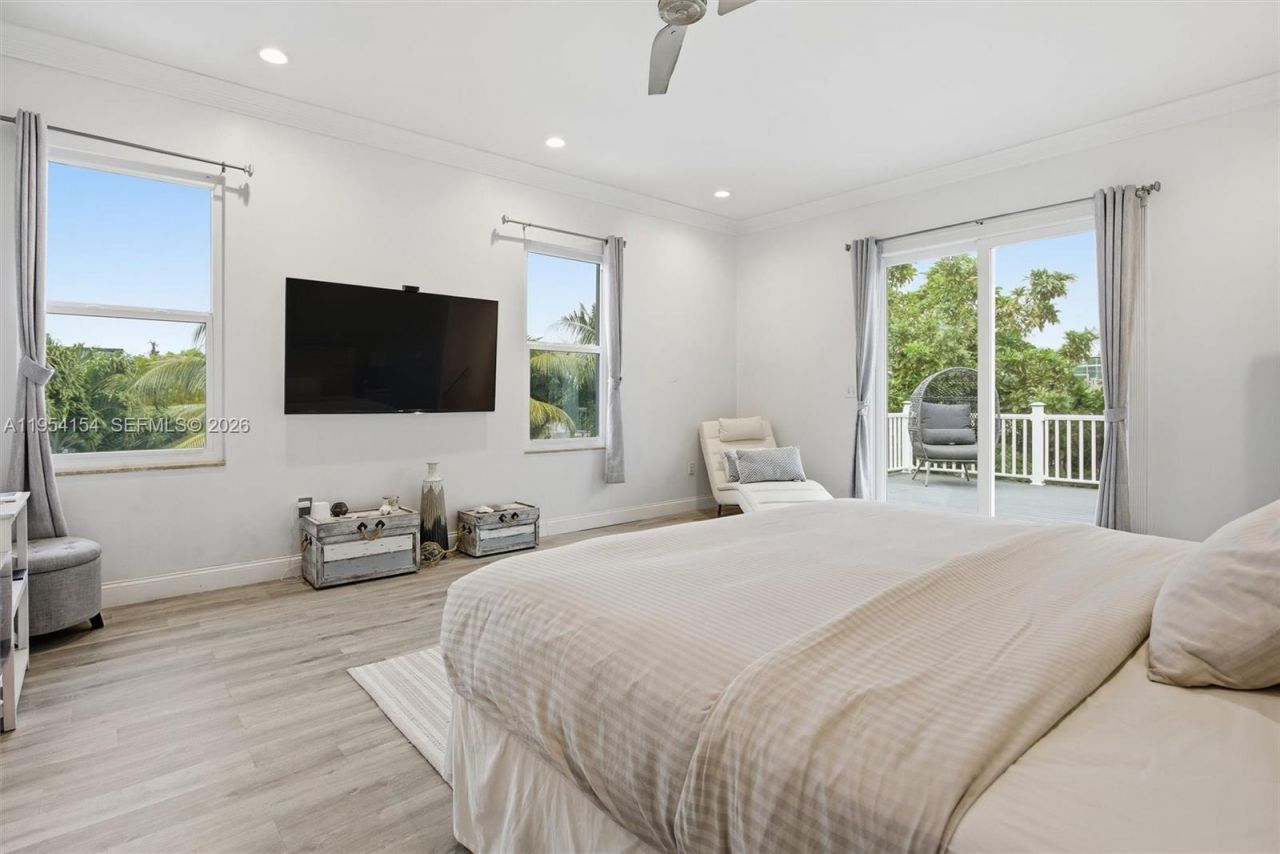 1895 NE 118th Rd, North Miami, FL 33181 Photo