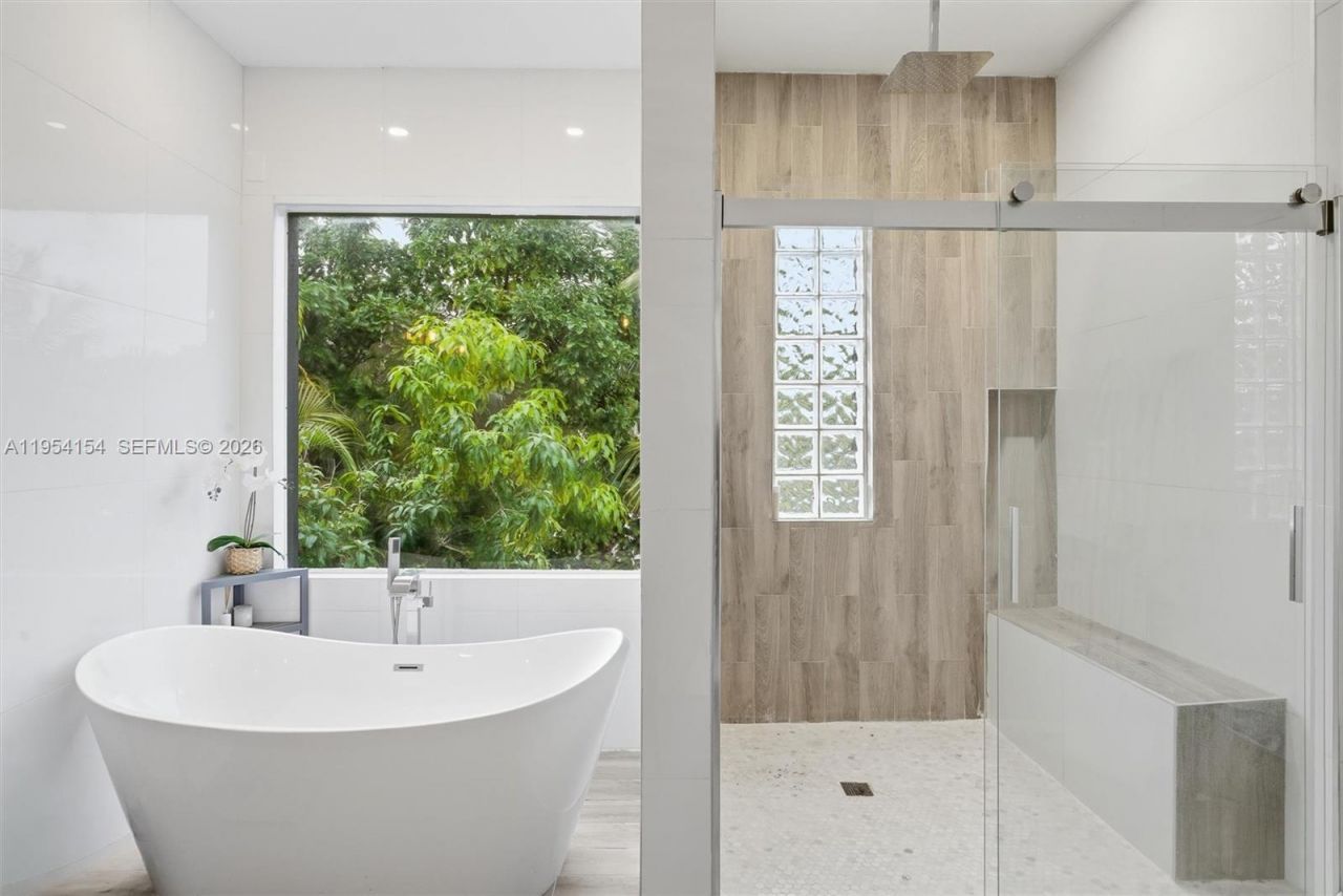 1895 NE 118th Rd, North Miami, FL 33181 Photo