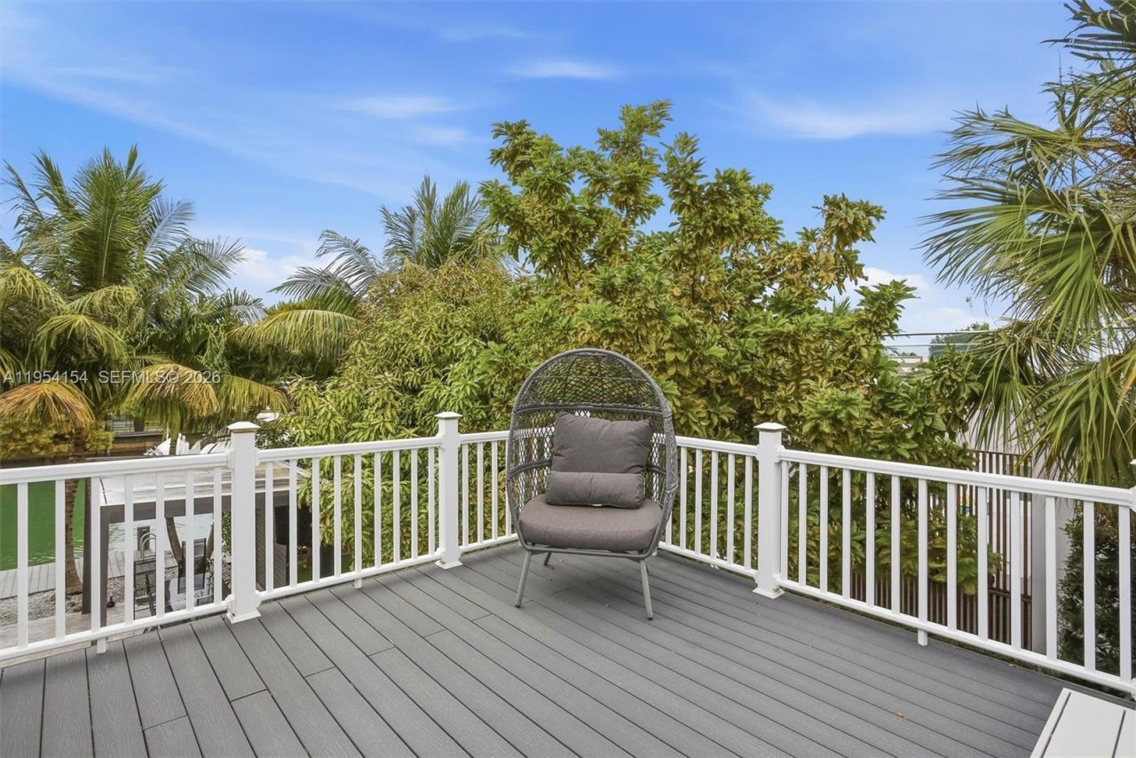 1895 NE 118th Rd, North Miami, FL 33181 Photo