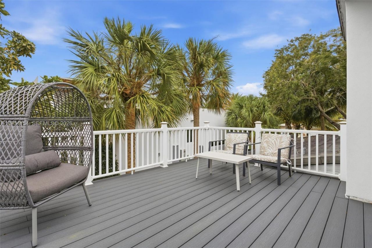 1895 NE 118th Rd, North Miami, FL 33181 Photo