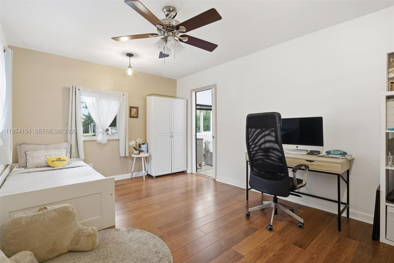 1895 NE 118th Rd, North Miami, FL 33181 Photo