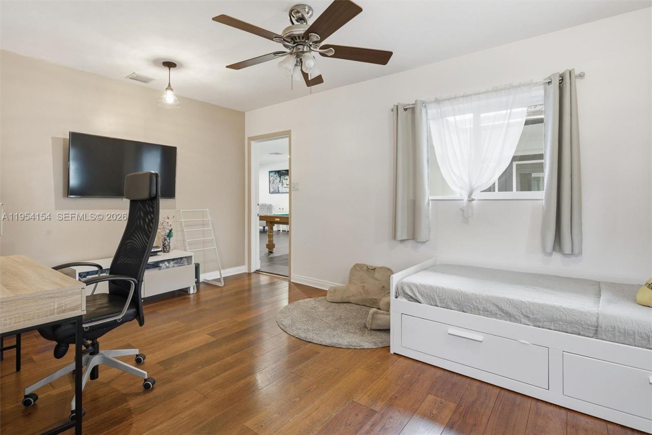 1895 NE 118th Rd, North Miami, FL 33181 Photo