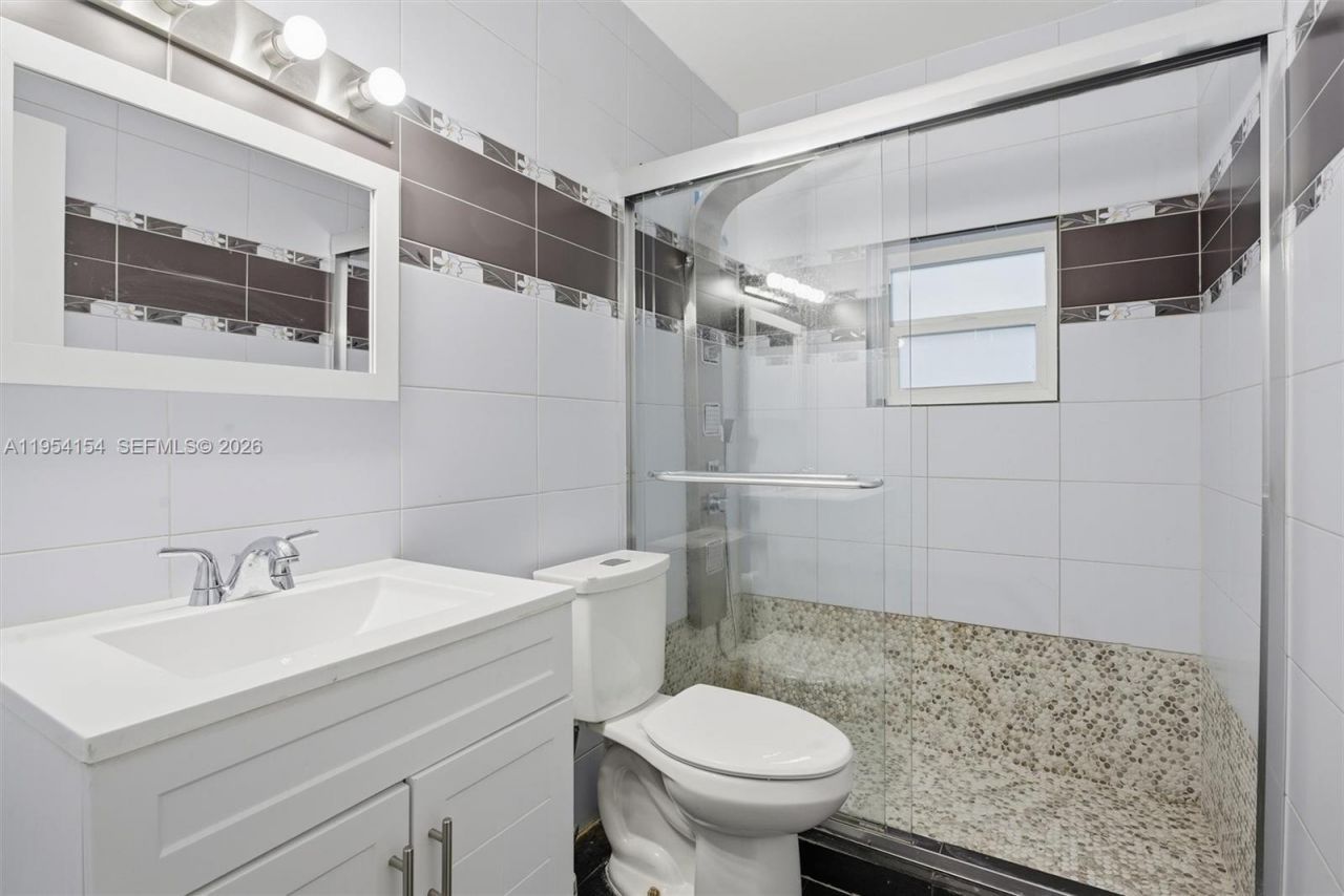 1895 NE 118th Rd, North Miami, FL 33181 Photo