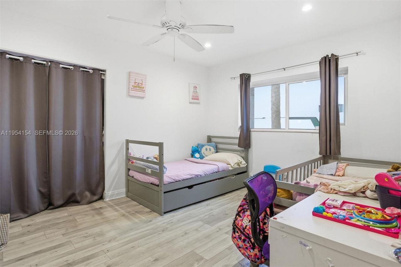 1895 NE 118th Rd, North Miami, FL 33181 Photo