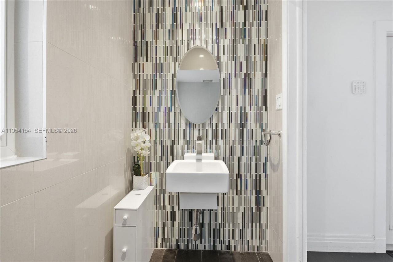 1895 NE 118th Rd, North Miami, FL 33181 Photo