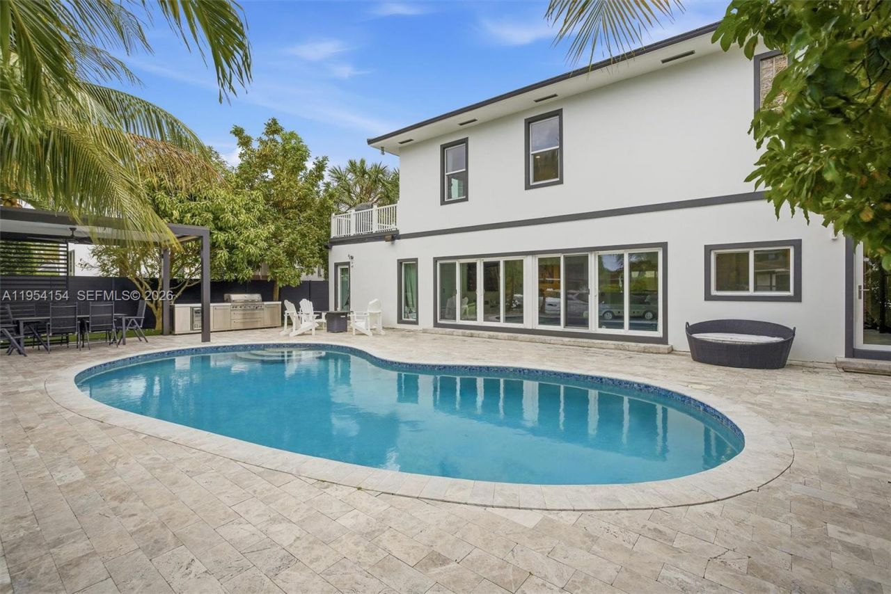 1895 NE 118th Rd, North Miami, FL 33181 Photo