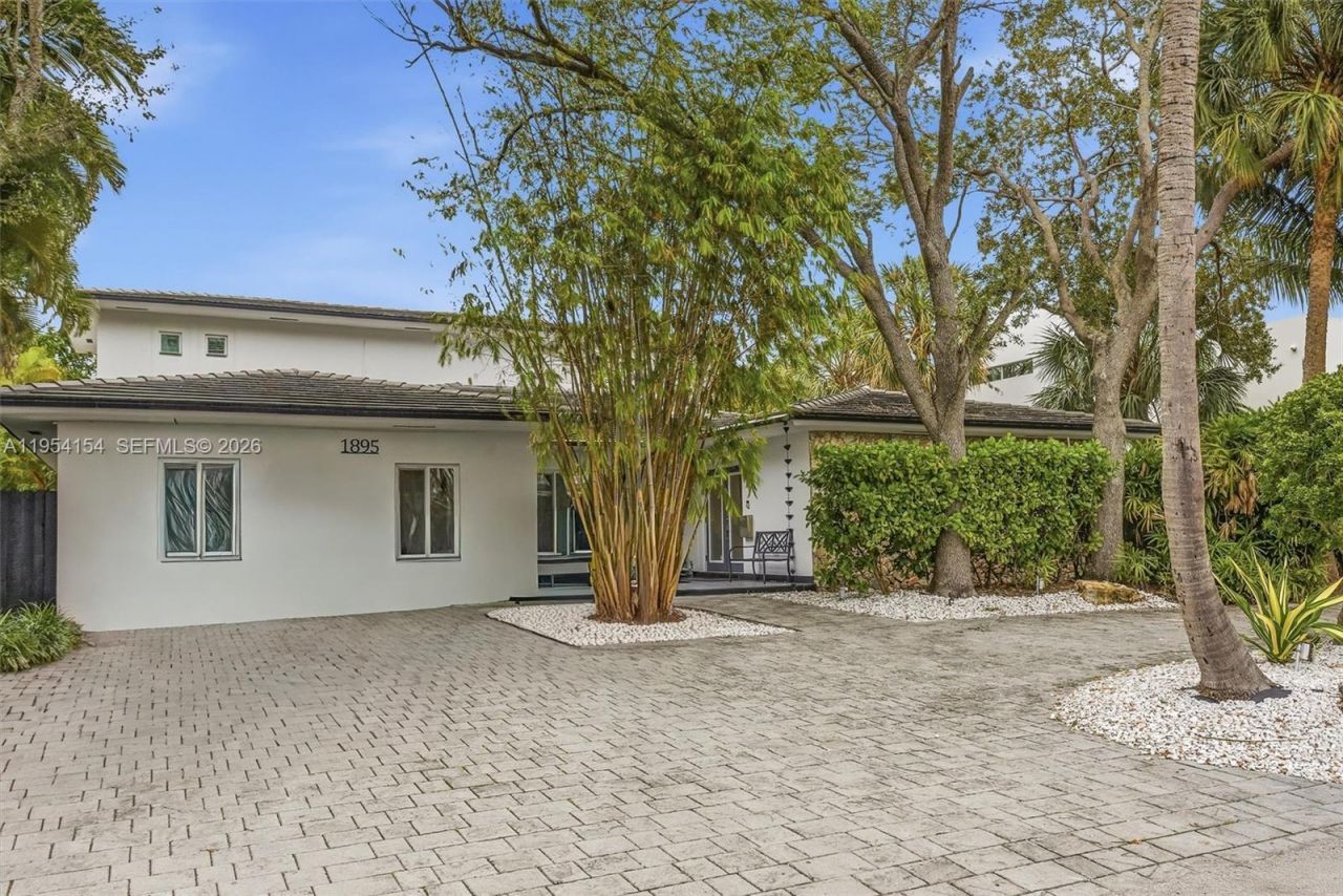 1895 NE 118th Rd, North Miami, FL 33181 Photo