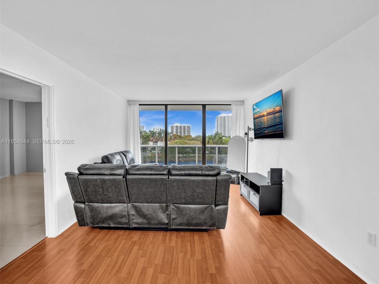 3675 N Country Club Dr , Unit 410, Aventura, FL 33180 Photo