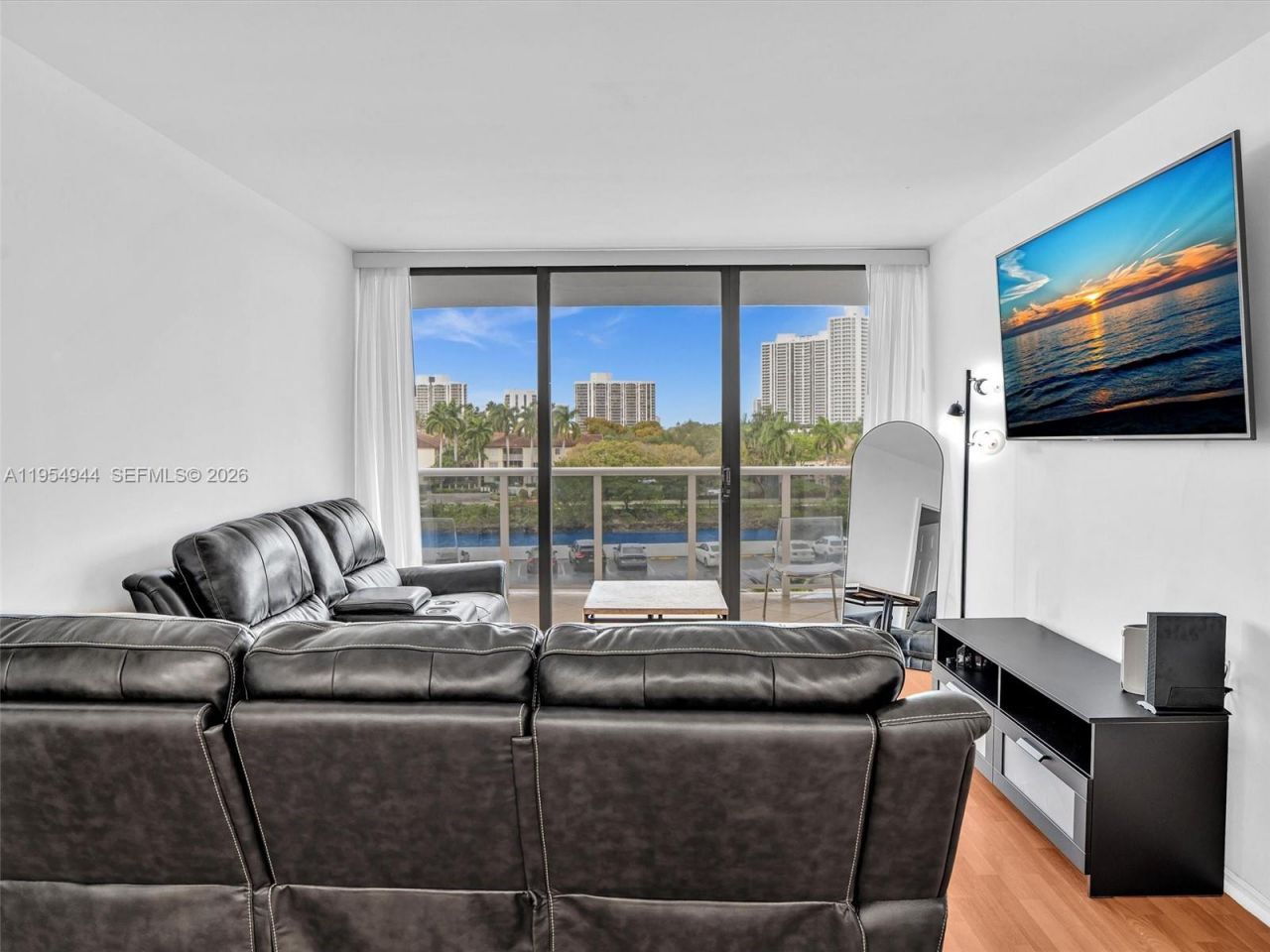 3675 N Country Club Dr , Unit 410, Aventura, FL 33180 Photo