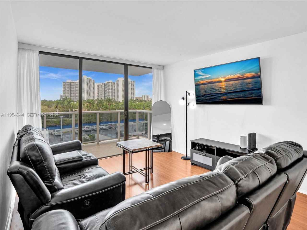 3675 N Country Club Dr , Unit 410, Aventura, FL 33180 Photo