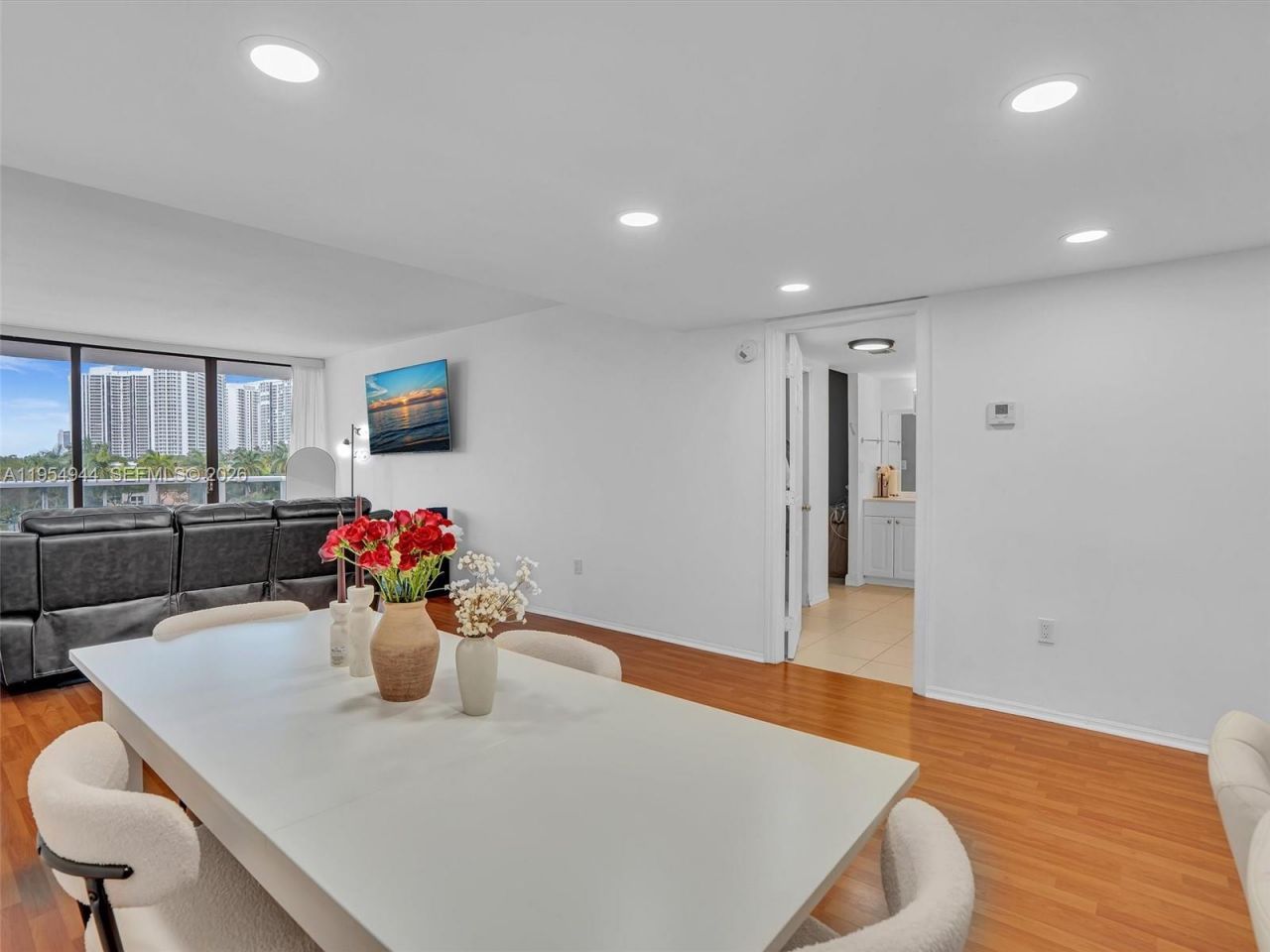 3675 N Country Club Dr , Unit 410, Aventura, FL 33180 Photo