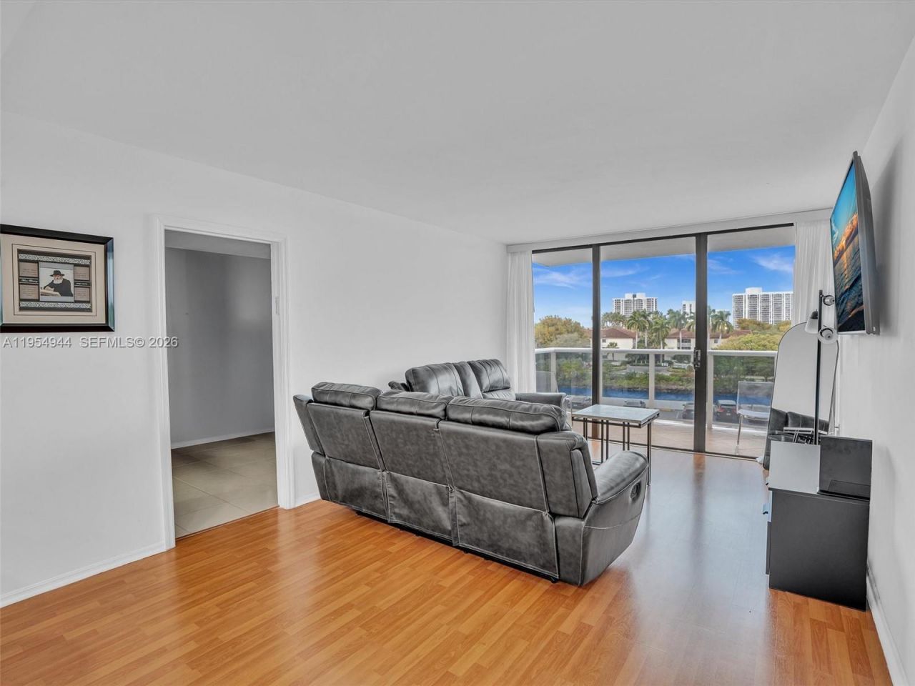 3675 N Country Club Dr , Unit 410, Aventura, FL 33180 Photo