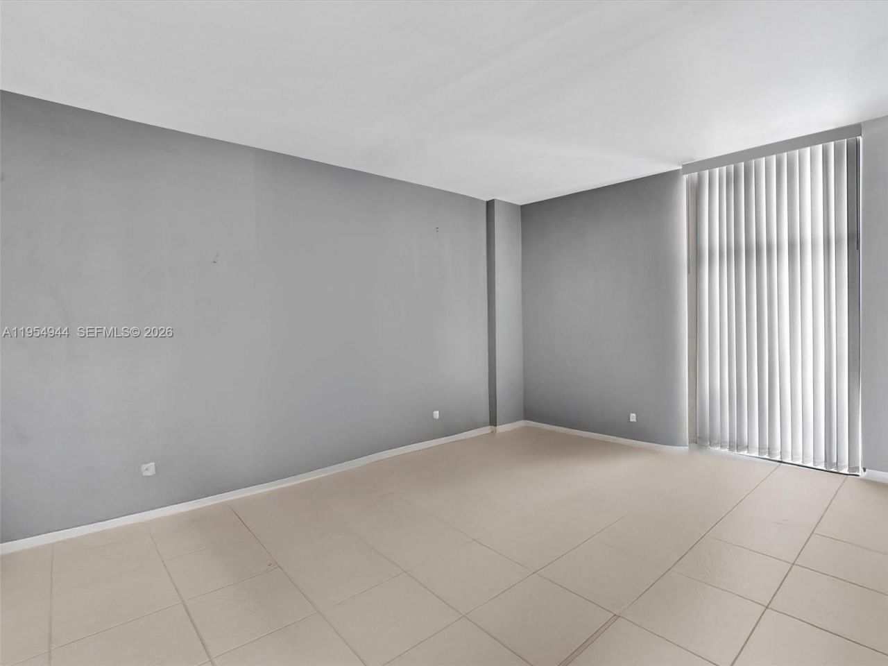 3675 N Country Club Dr , Unit 410, Aventura, FL 33180 Photo