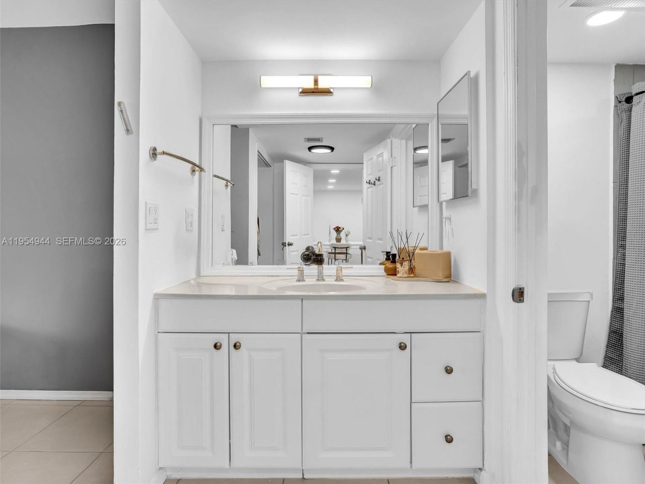 3675 N Country Club Dr , Unit 410, Aventura, FL 33180 Photo