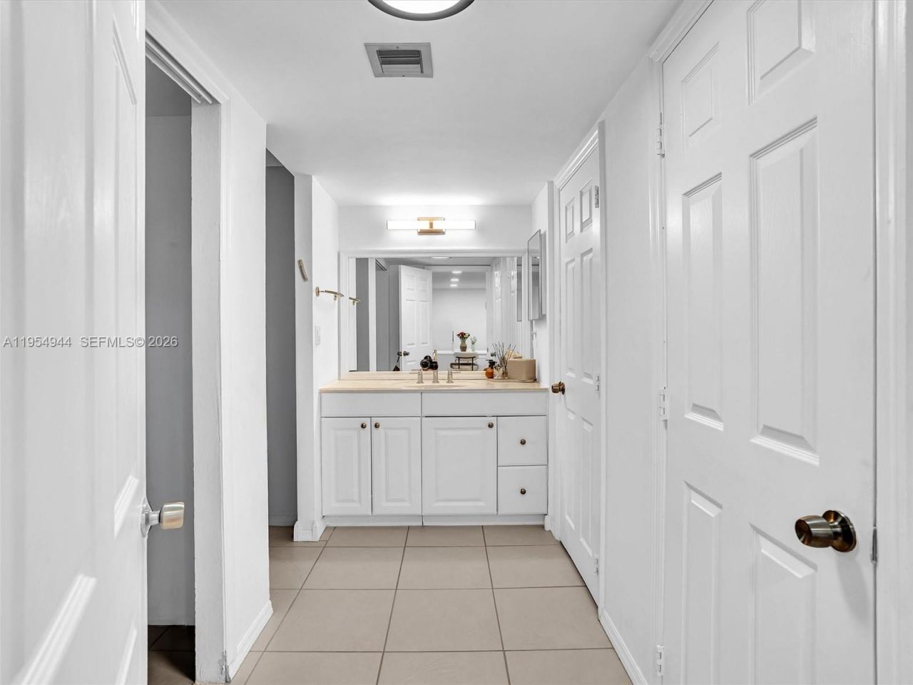 3675 N Country Club Dr , Unit 410, Aventura, FL 33180 Photo