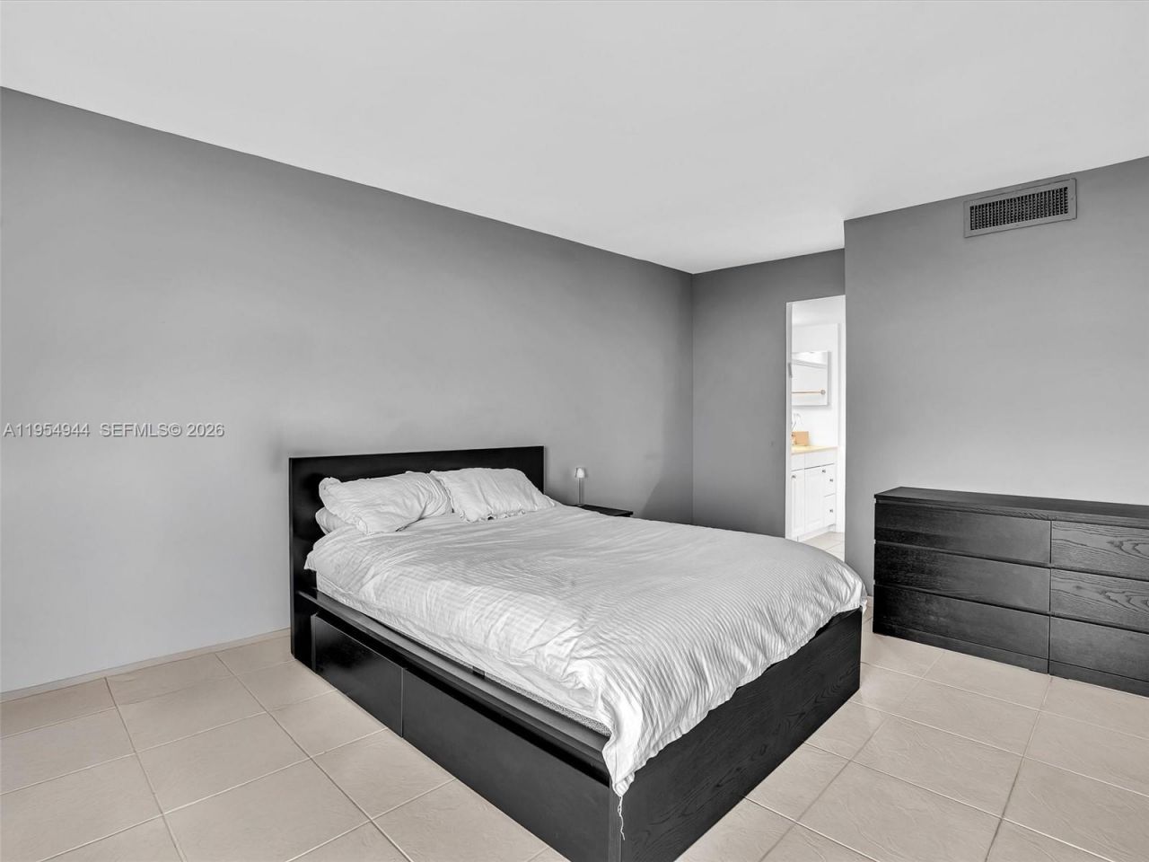 3675 N Country Club Dr , Unit 410, Aventura, FL 33180 Photo