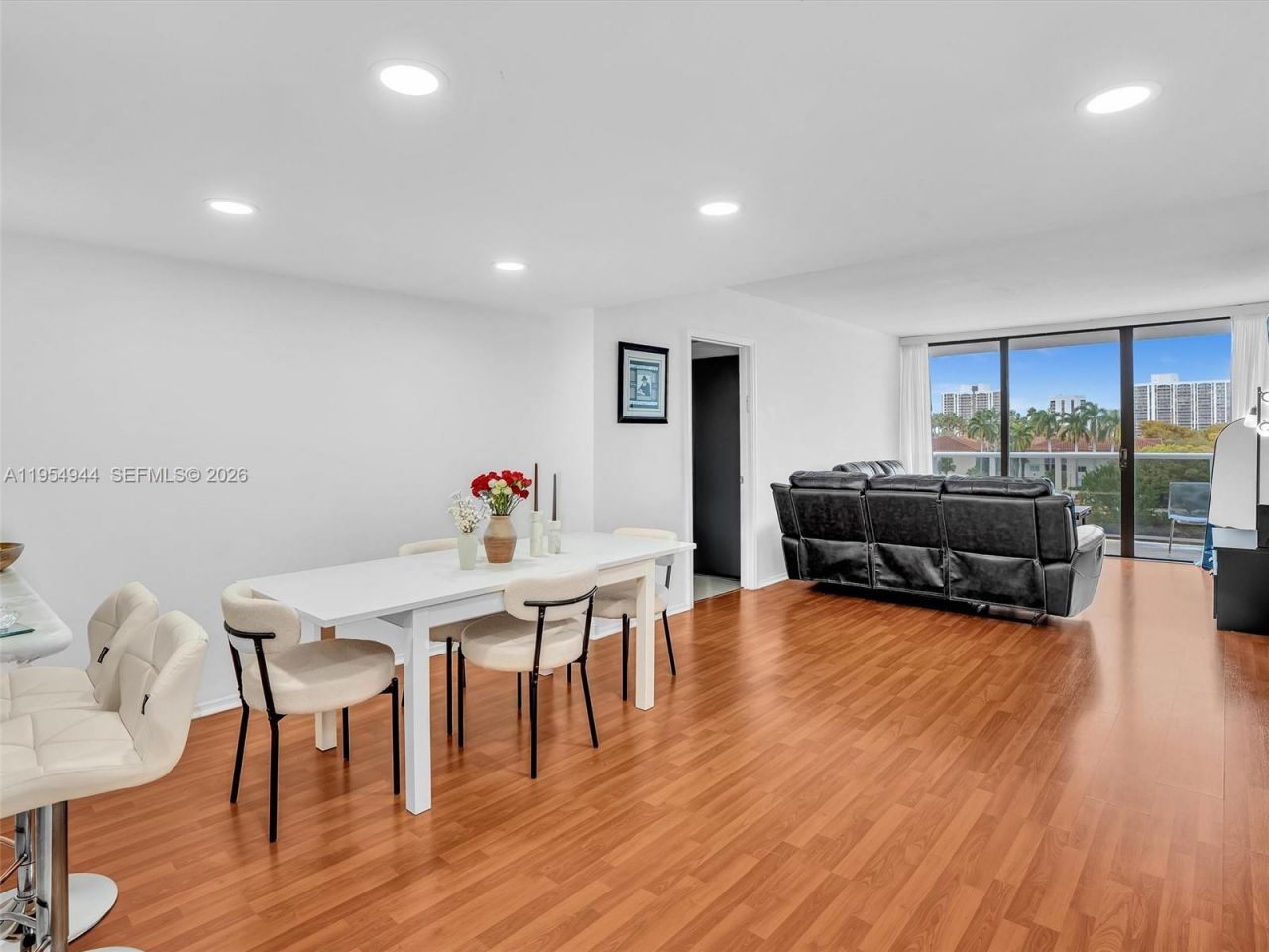 3675 N Country Club Dr , Unit 410, Aventura, FL 33180 Photo