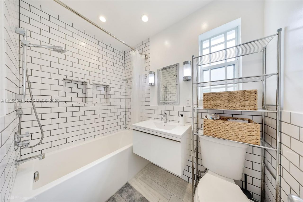 717 NE 73rd St , Miami, FL 33138 Photo