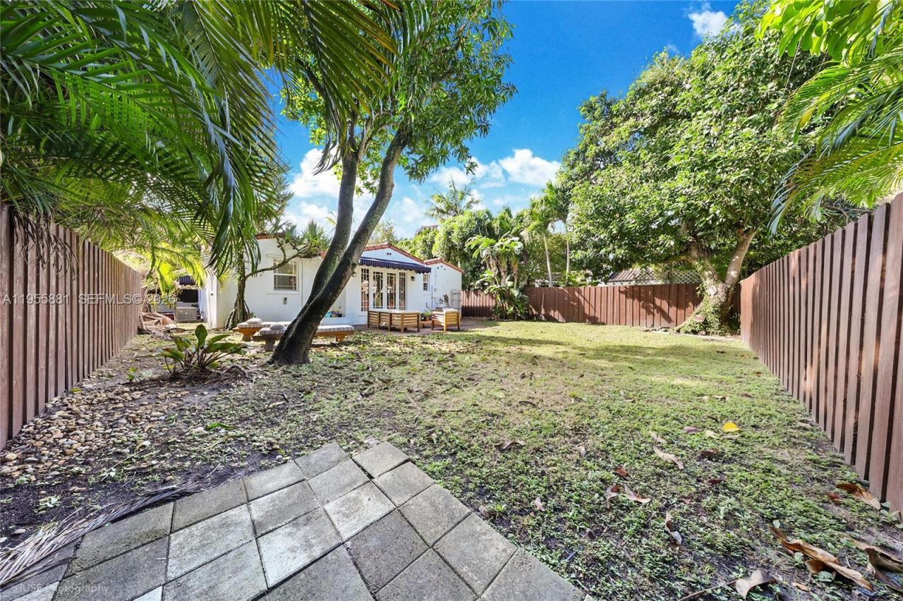 717 NE 73rd St , Miami, FL 33138 Photo