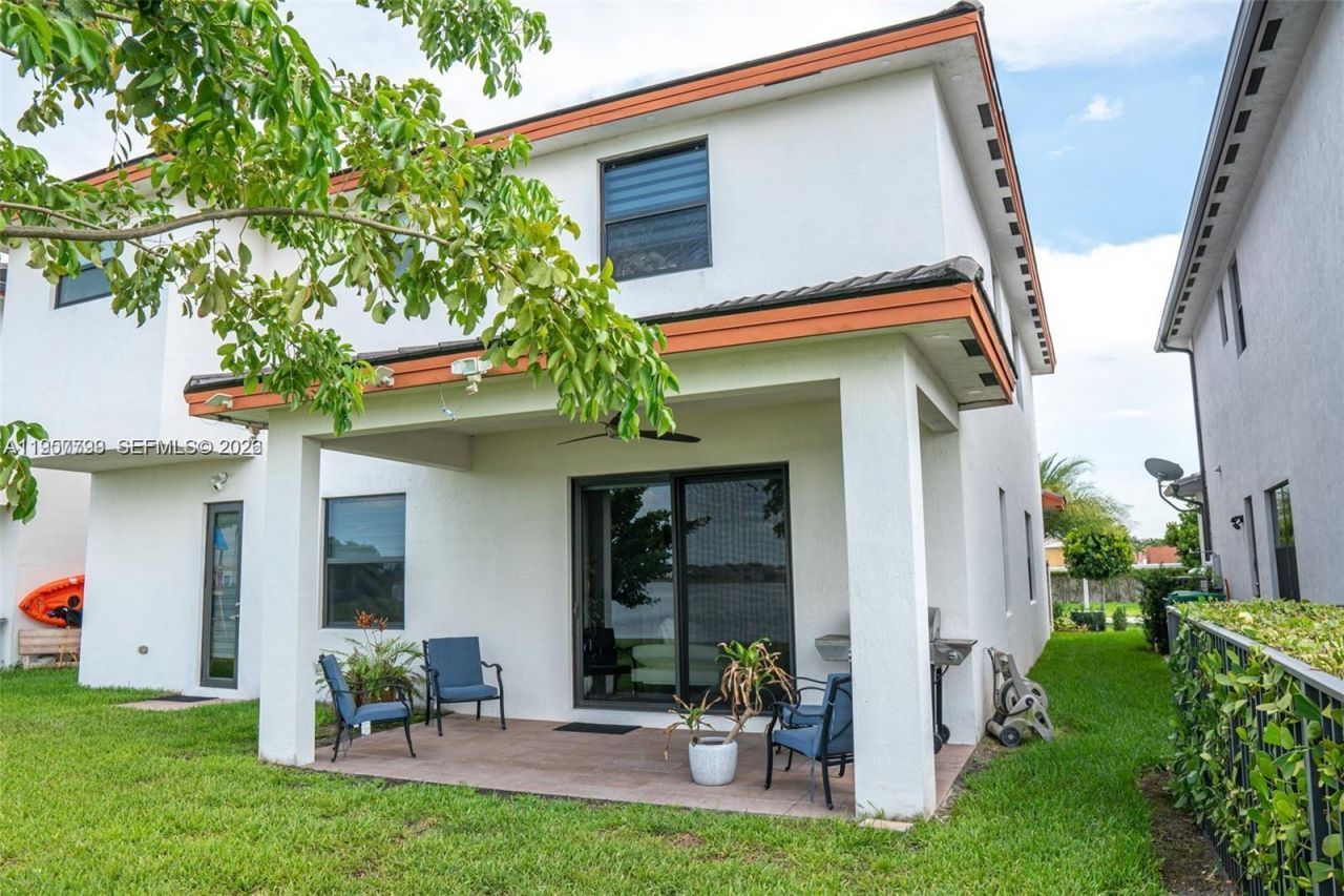 8981 NW 154th Ter, Unit 8981, Miami Lakes, FL 33018 Photo