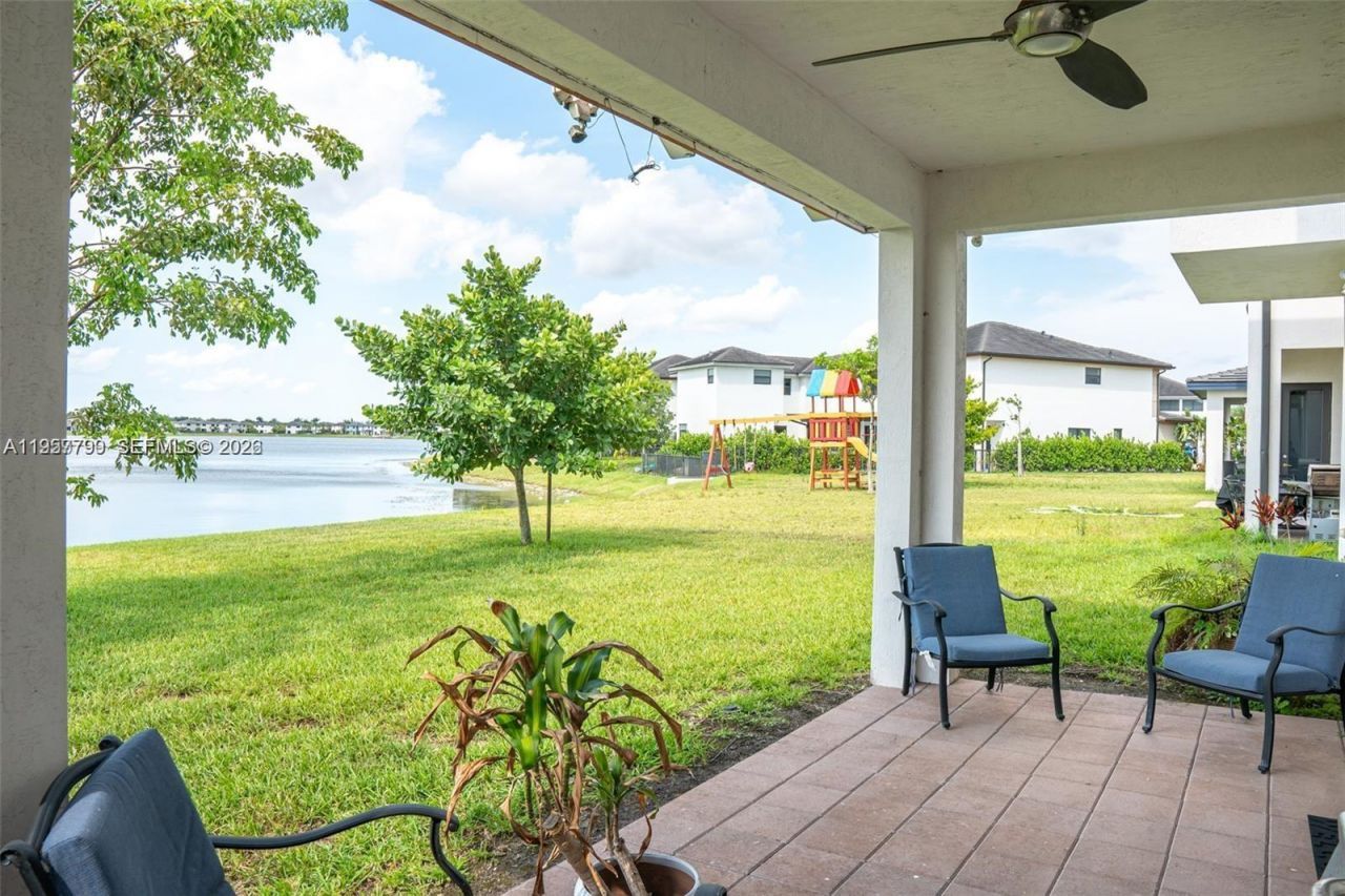 8981 NW 154th Ter, Unit 8981, Miami Lakes, FL 33018 Photo