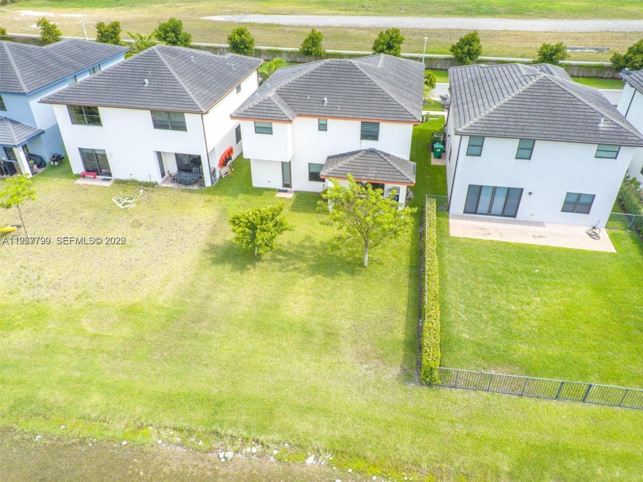 8981 NW 154th Ter, Unit 8981, Miami Lakes, FL 33018 Photo