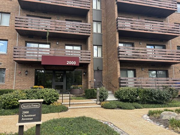 2000 Chestnut Avenue, Unit 407, Glenview, IL 60025