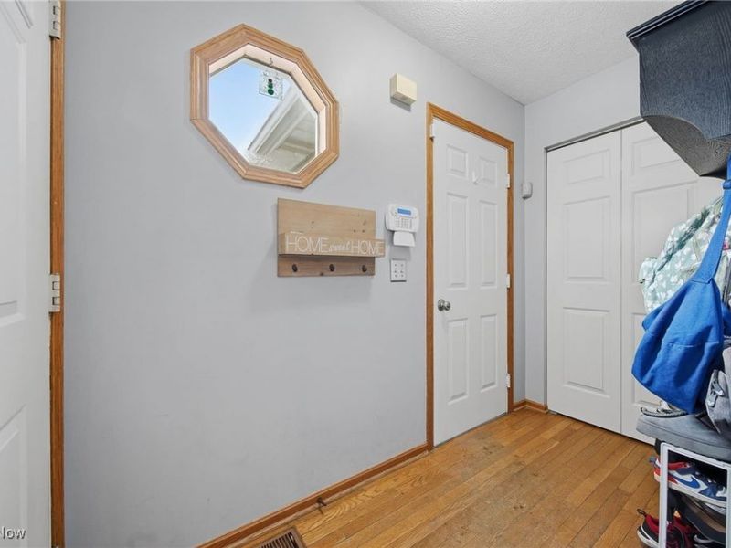 6416 Blossomwood Circle NE, Canton, OH 44721 Photo 2