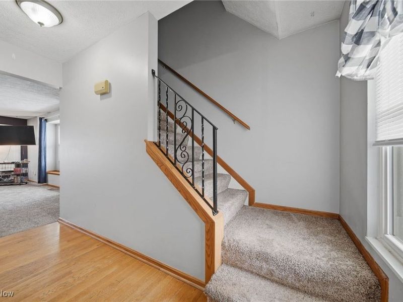 6416 Blossomwood Circle NE, Canton, OH 44721 Photo 3