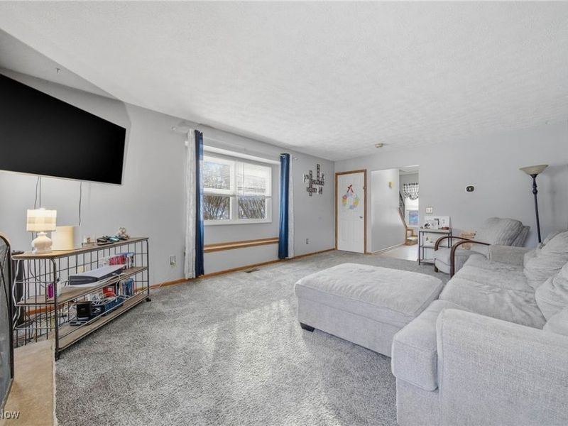 6416 Blossomwood Circle NE, Canton, OH 44721 Photo 5