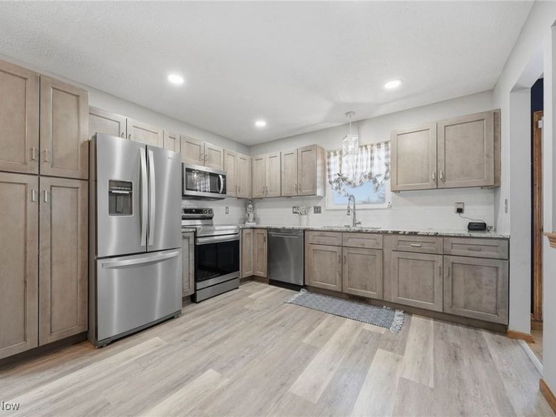 6416 Blossomwood Circle NE, Canton, OH 44721 Photo 8