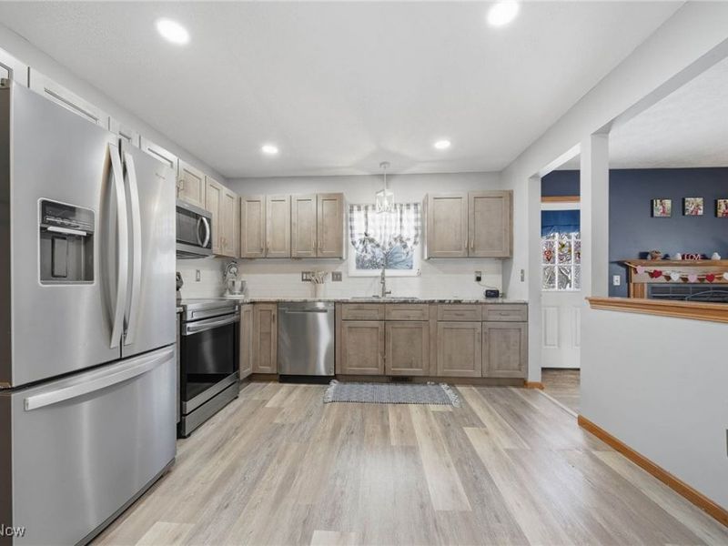 6416 Blossomwood Circle NE, Canton, OH 44721 Photo 9