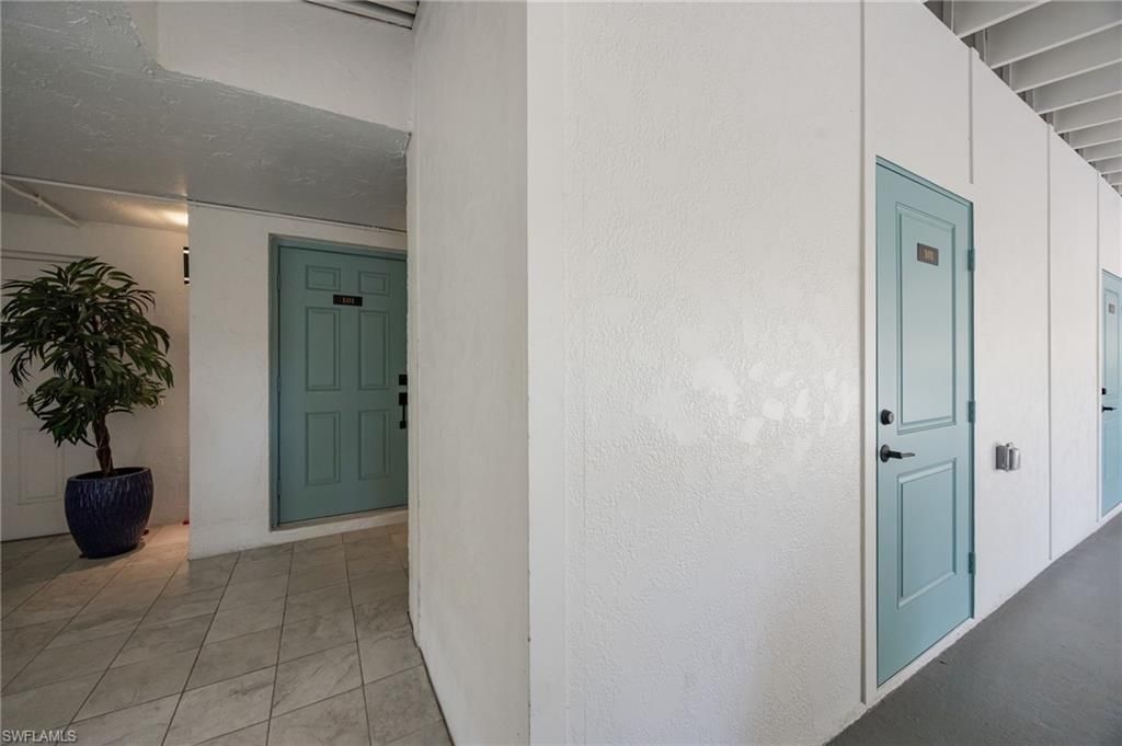383 Harbour Dr, Unit 101, Naples, FL 34103 Photo